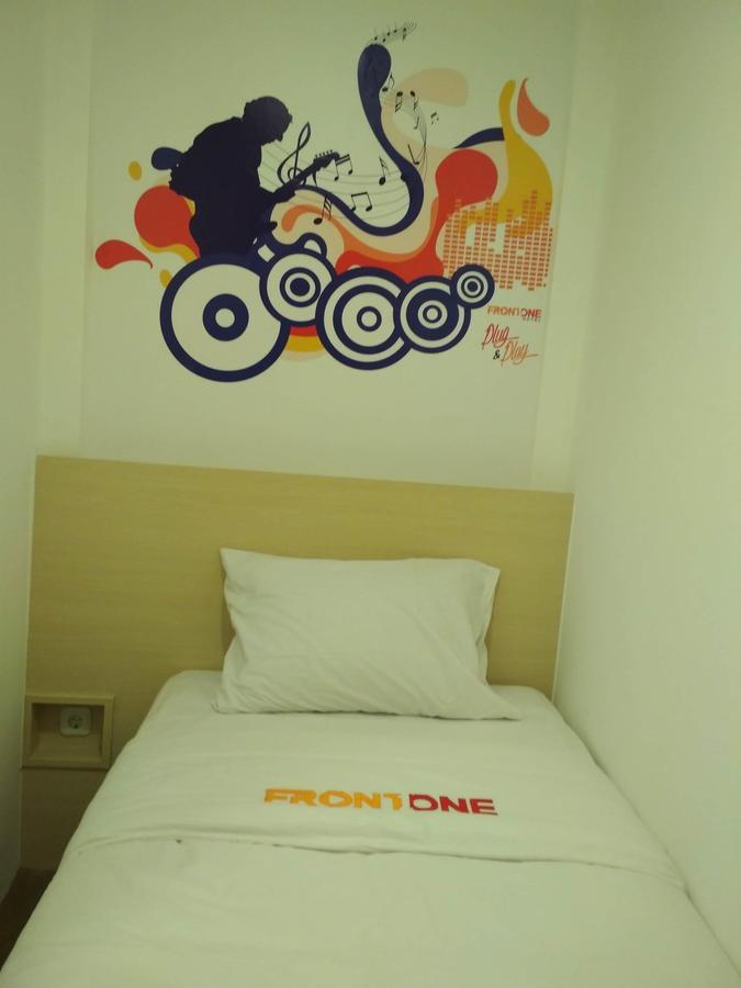 Djo Front One Inn Bengkulu Dış mekan fotoğraf