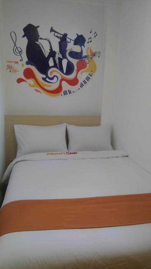 Djo Front One Inn Bengkulu Dış mekan fotoğraf
