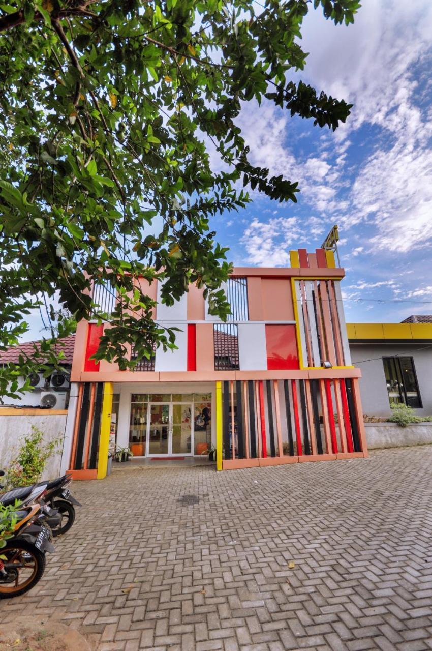 Djo Front One Inn Bengkulu Dış mekan fotoğraf