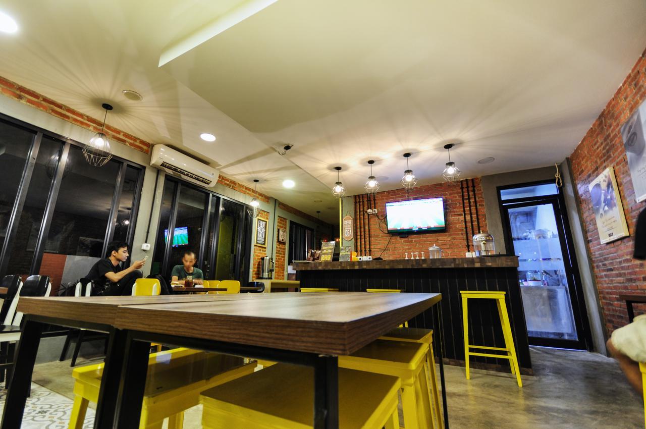 Djo Front One Inn Bengkulu Dış mekan fotoğraf