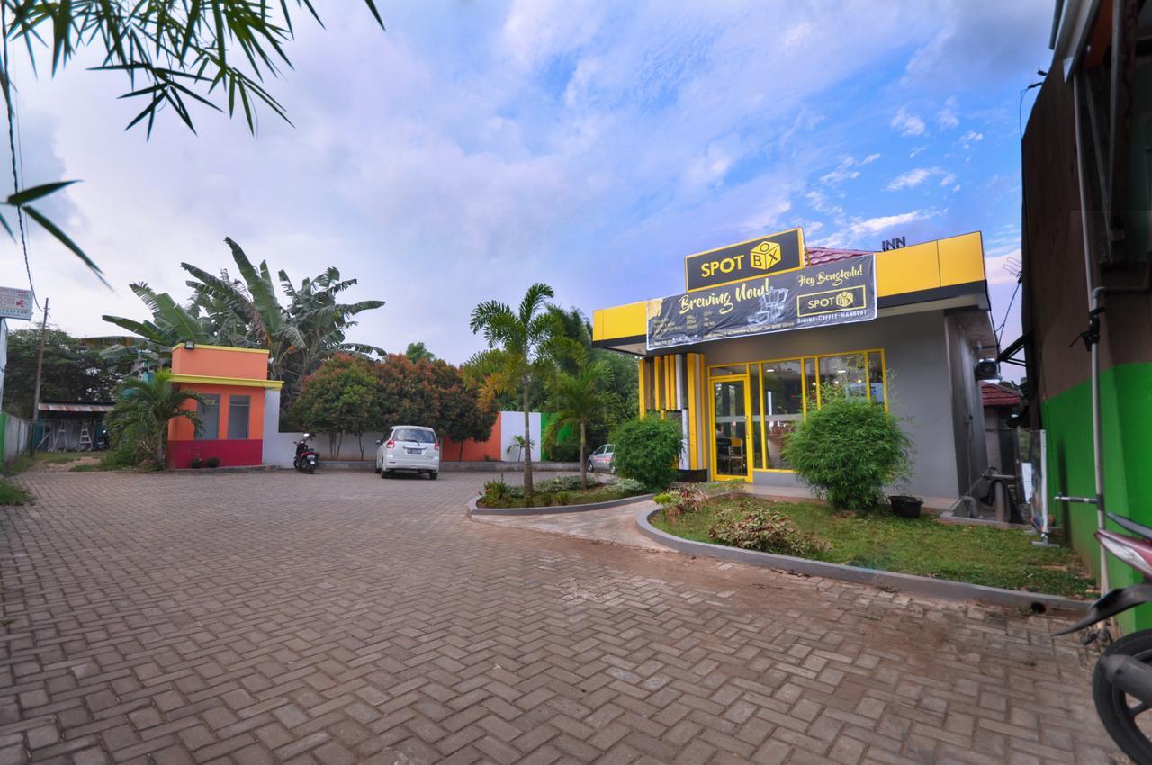 Djo Front One Inn Bengkulu Dış mekan fotoğraf